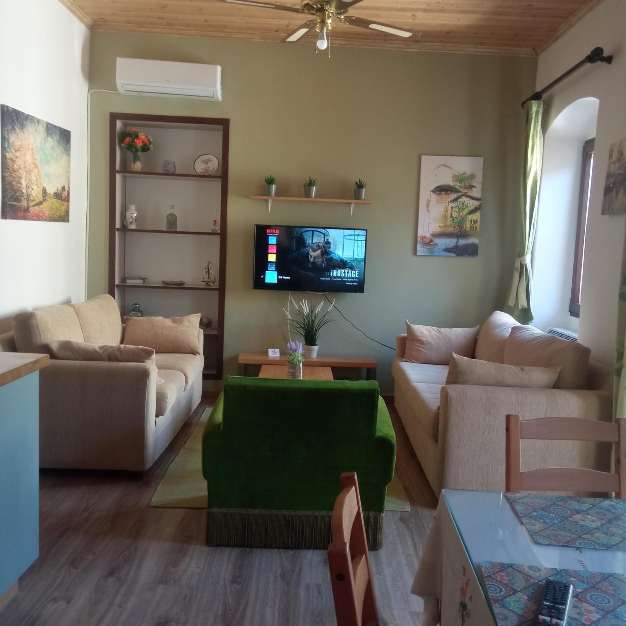 Gs Home Gythio Esterno foto